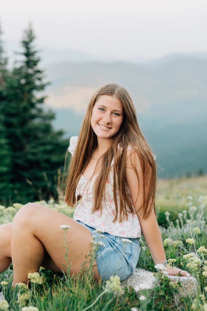 Mountaintop senior photography session mt spokane wa with wildflowers